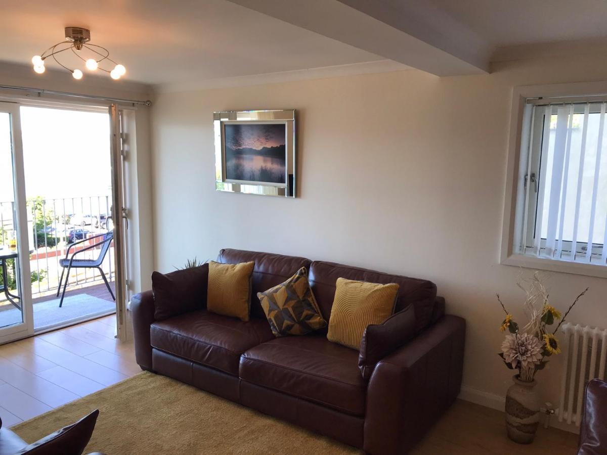 Beautiful 3-Bed Apartment In Гурок Екстериор снимка