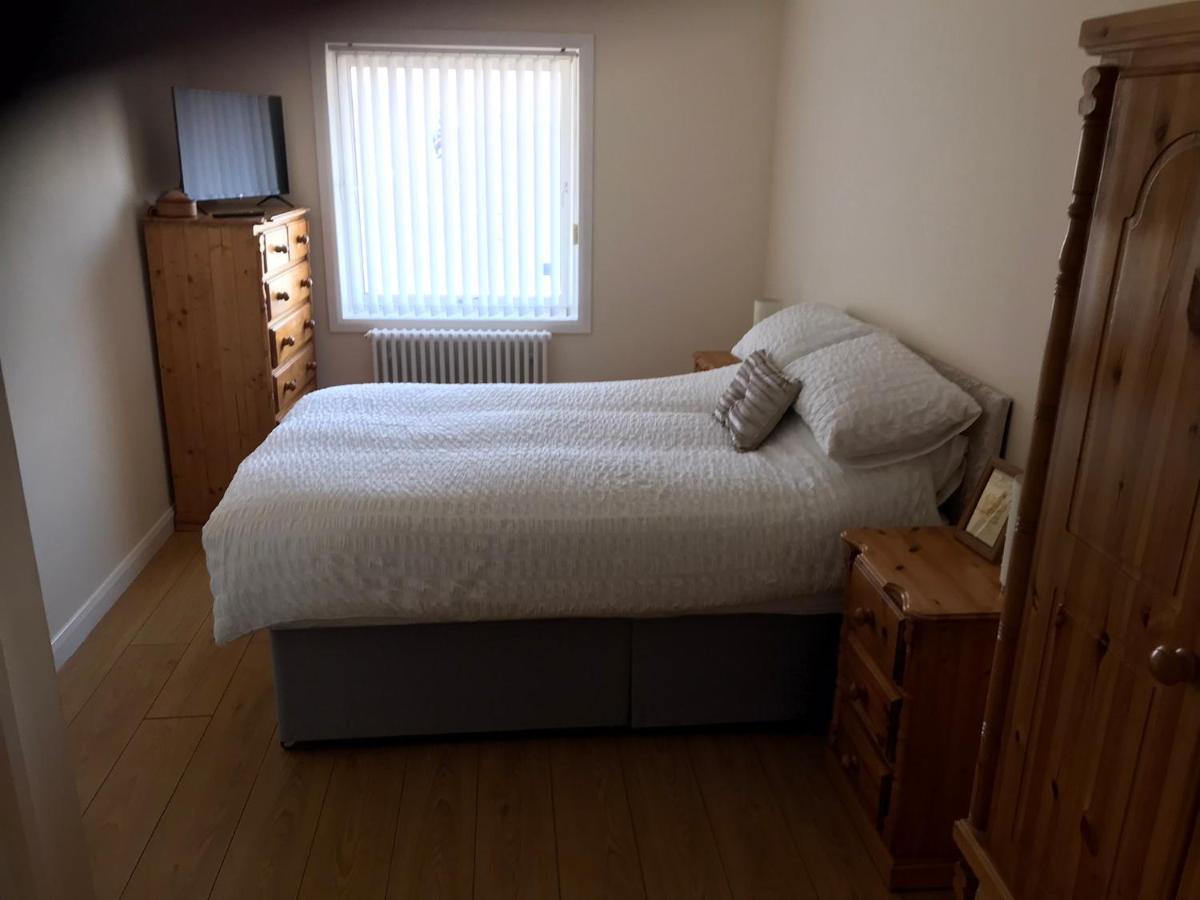 Beautiful 3-Bed Apartment In Гурок Екстериор снимка