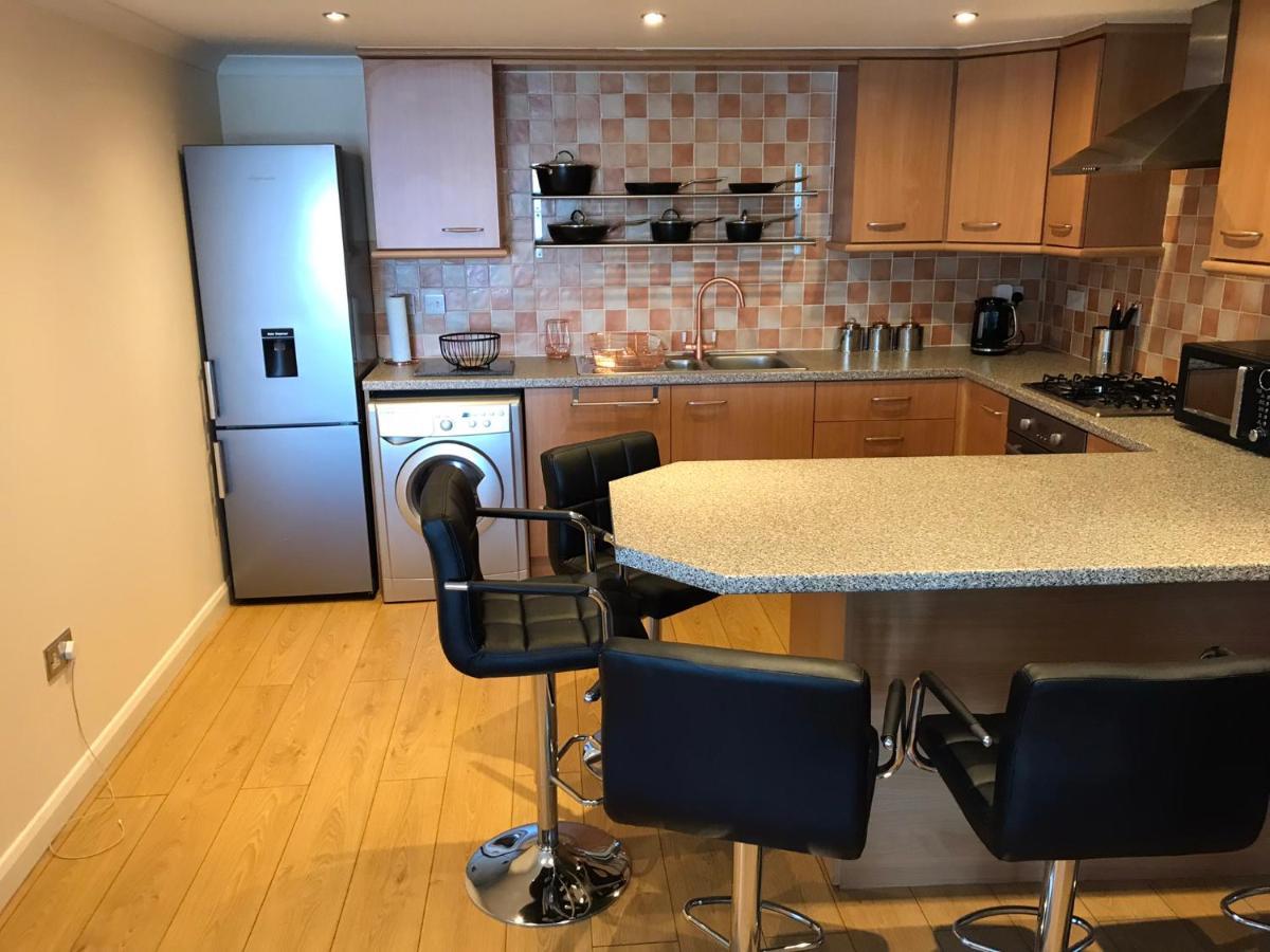 Beautiful 3-Bed Apartment In Гурок Екстериор снимка