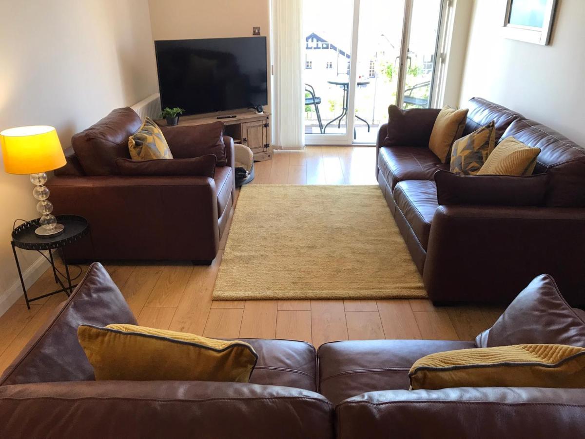 Beautiful 3-Bed Apartment In Гурок Екстериор снимка