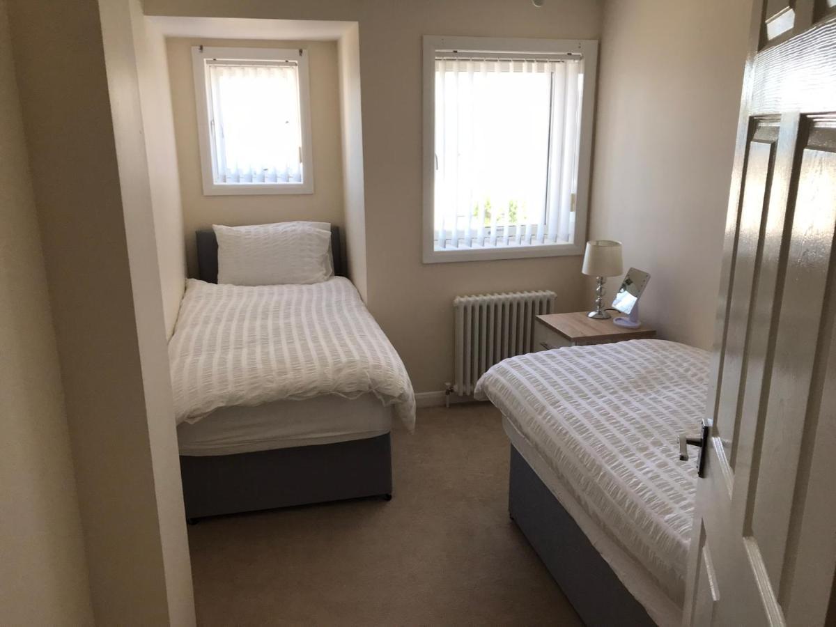 Beautiful 3-Bed Apartment In Гурок Екстериор снимка