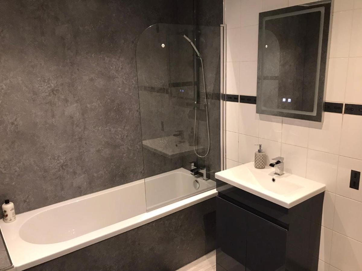 Beautiful 3-Bed Apartment In Гурок Екстериор снимка