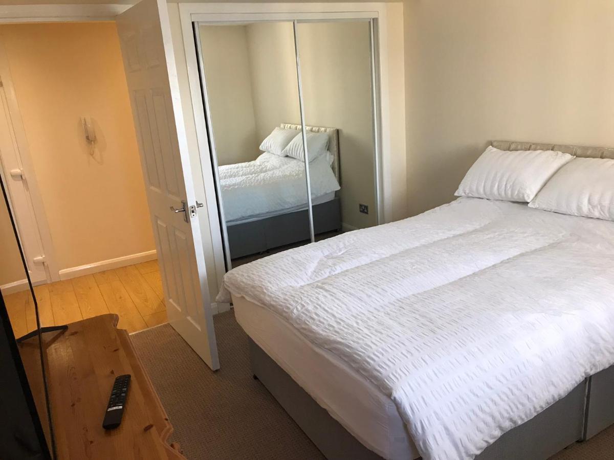 Beautiful 3-Bed Apartment In Гурок Екстериор снимка