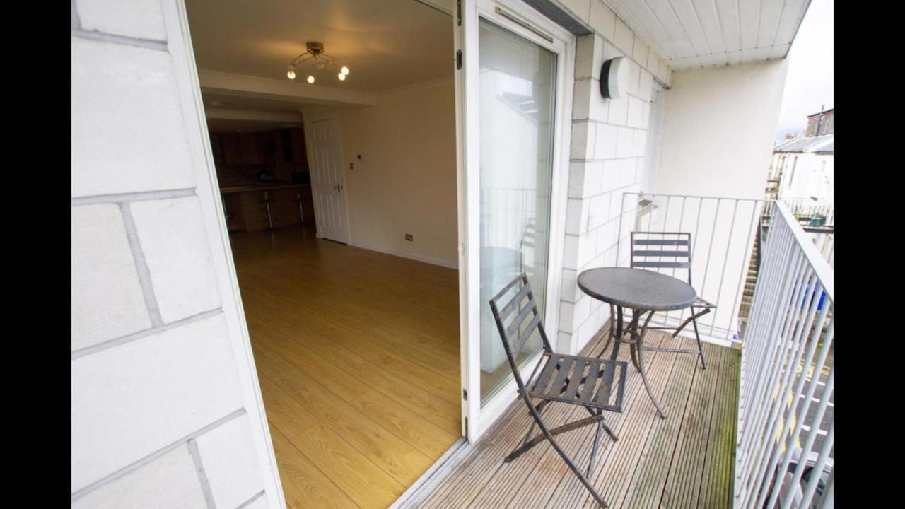 Beautiful 3-Bed Apartment In Гурок Екстериор снимка