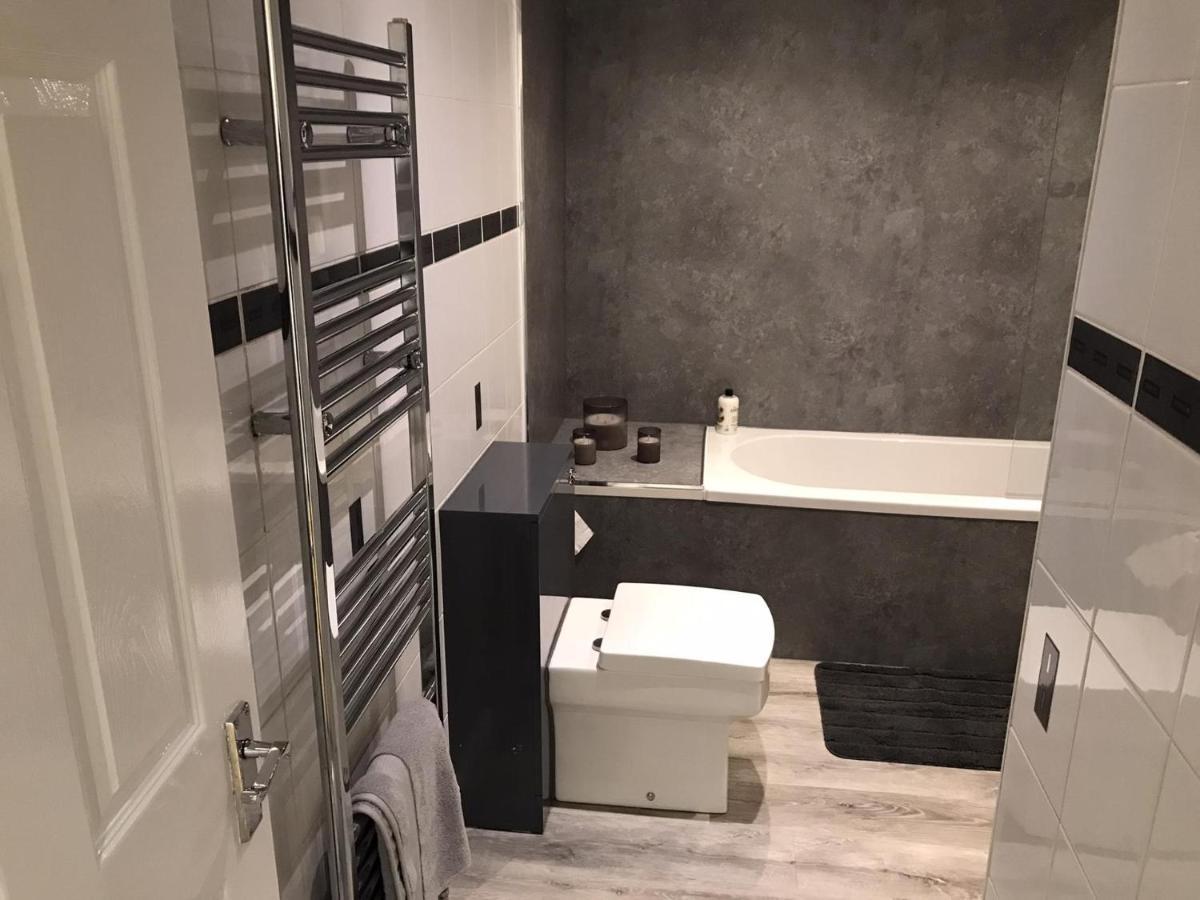 Beautiful 3-Bed Apartment In Гурок Екстериор снимка