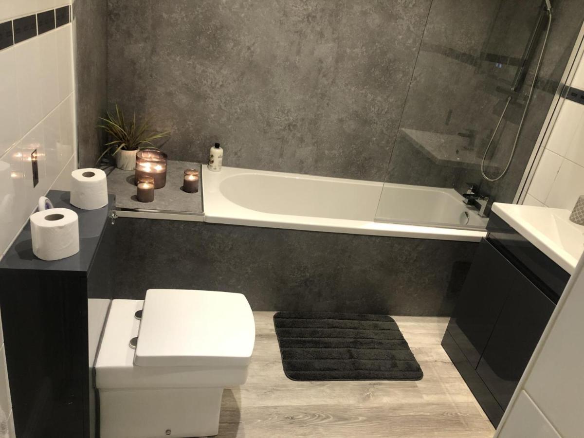 Beautiful 3-Bed Apartment In Гурок Екстериор снимка